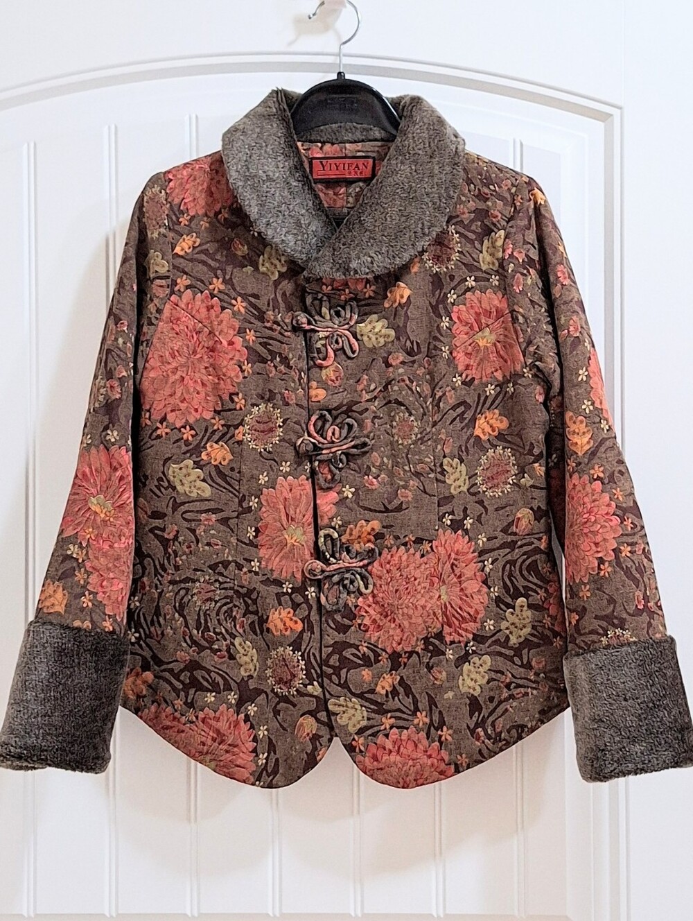 NWOT YIYIFAN Brown Asian Jacquard Floral Lightweight Quilted Jacket Faux Fur